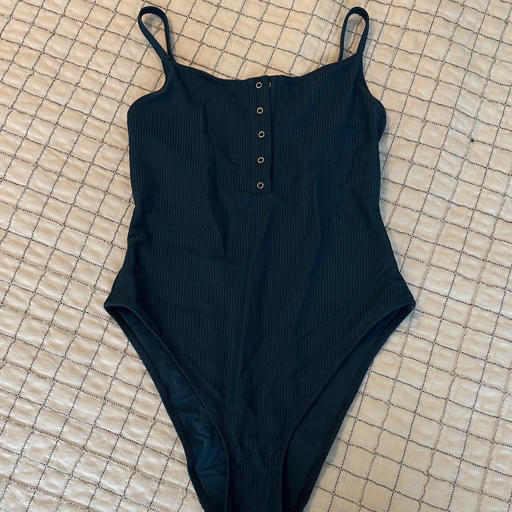 LIVELY ONE-PIECE BATHING SUIT (XS)